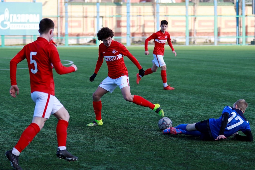 Сегодня во сколько начинает футбол. Начало игры в футболе. Футбол начало матча. Академия футбола Москва.